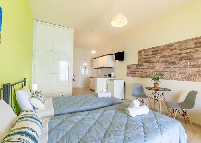 Апартаменты Nikos Seaside 3 Agia Pelagia Chlomou