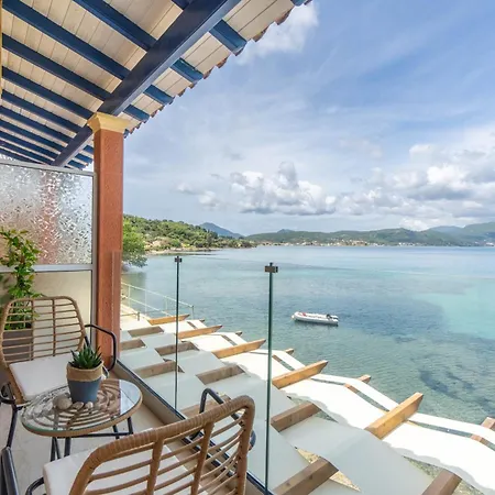 Nikos Seaside 3 Apartman